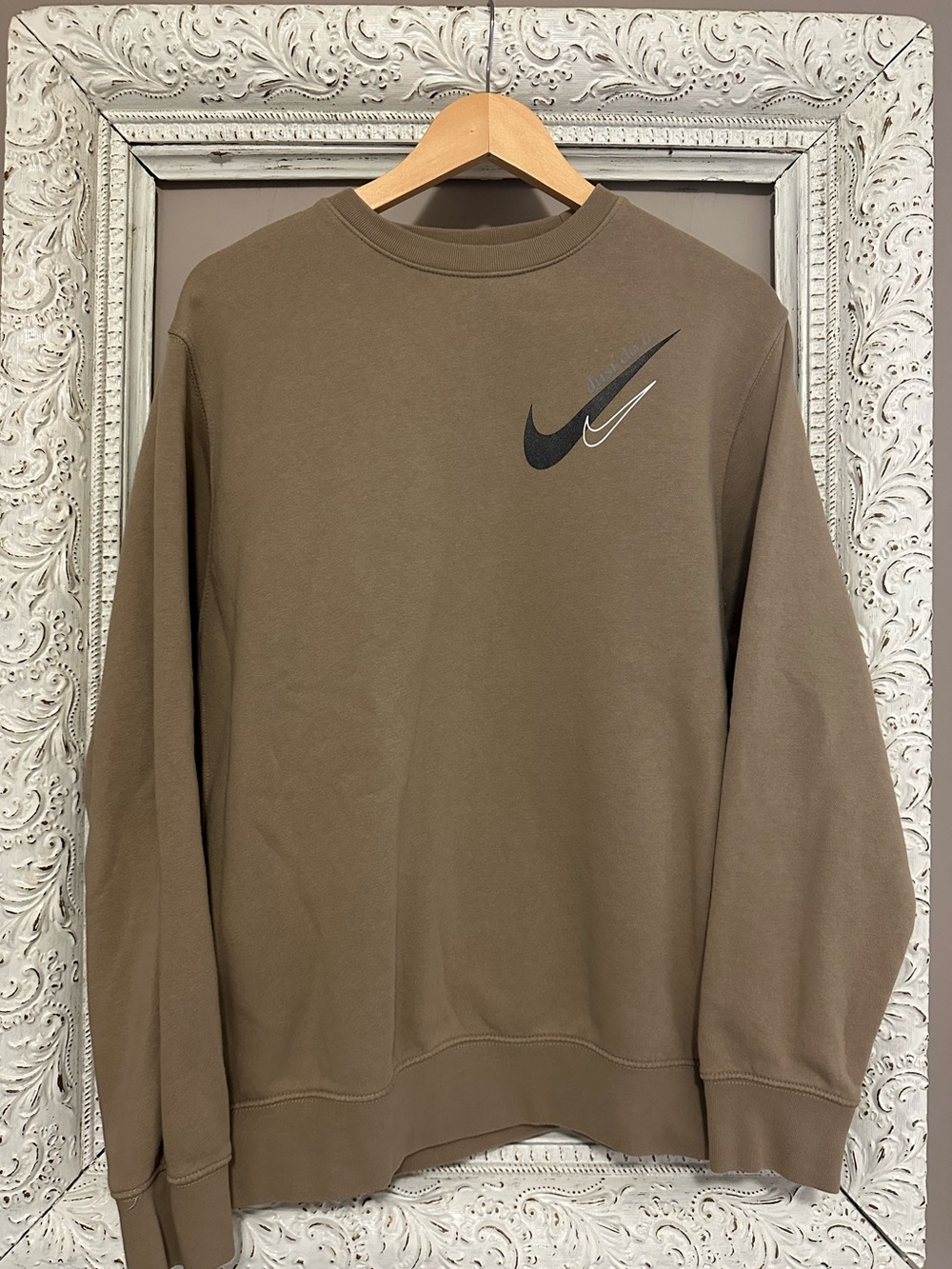 Nike Beige Crewneck Sweatshirt with Double Swoosh. Size L